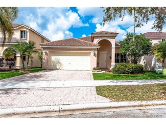 925 Tanglewood Cir, Weston, FL 33327