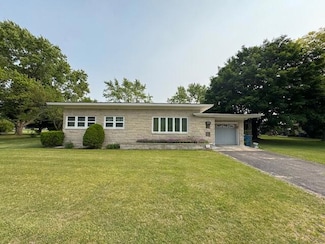 1402 E Culver Rd, Knox, IN 46534