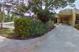 305 Somerset Ln, Palm Harbor, FL 34684