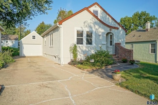 803 S West Ave, Sioux Falls, SD 57104