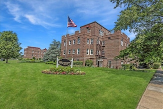 104 S Village Ave Unit 1F, Rockville Centre, NY 11570