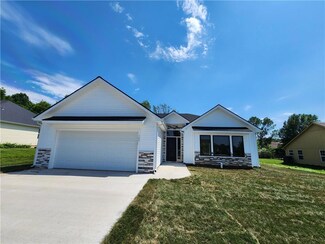 103 E Harlequin Dr, Adrian, MO 64720