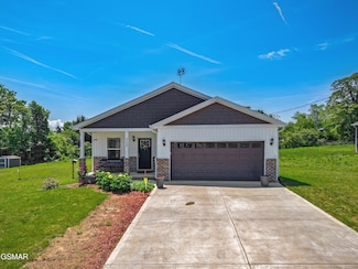 323 Garden Ln, Dandridge, TN 37725