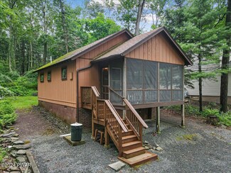 408 Sunset Forest Dr, Hawley, PA 18428