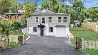60 Sunburst Dr, Rocky Point, NY 11778