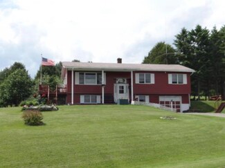 93 Sunrise Dr, Newport Center, VT 05857
