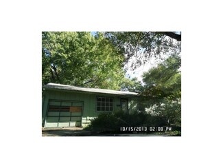 9401 Stark Ave, Kansas City, MO 64138