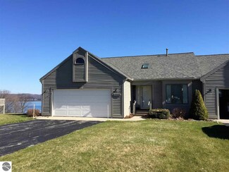 6230 Ridge Dr Unit 31, Benzonia, MI 49616