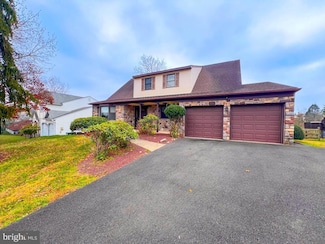 418 Fox Hollow Dr, Feasterville Trevose, PA 19053