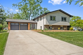 21W040 Monticello Rd, Lombard, IL 60148