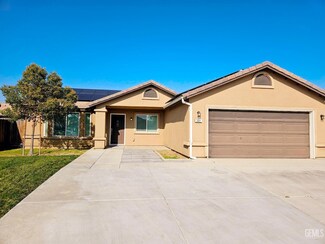 301 Moonstone Beach Ct, Delano, CA 93215