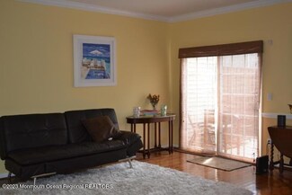 4 Sea Breeze Ct, Manahawkin, NJ 08050