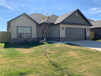 1021 Sunshine Ct, Centerton, AR 72719