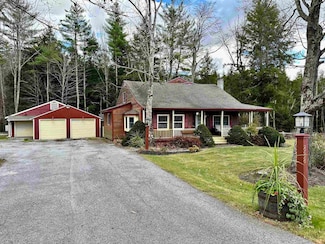 888 Middle Rd, North Clarendon, VT 05759