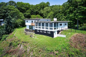 66 River Rd, Hyde Park, NY 12538