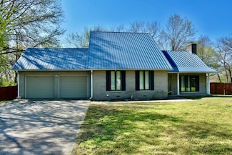 826 E Division St, Bolivar, MO 65613