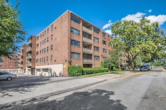 100 Clinton Ave Unit 4T, Mineola, NY 11501
