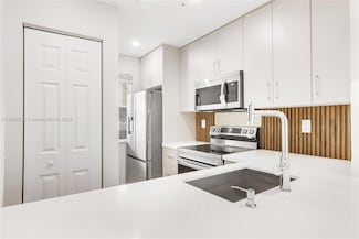 7991 NW 8th St Unit 112B, Miami, FL 33126