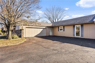 4 Hillcrest Village, Pittsburg, KS 66762