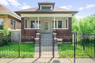 7545 S Ridgeland Ave, Chicago, IL 60649