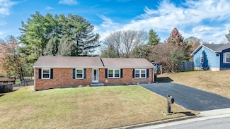 2612 Tulip Ln, Vinton, VA 24179