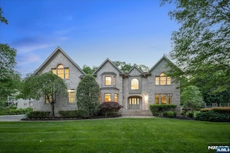 17 Sunset Ln, Upper Saddle River, NJ 07458