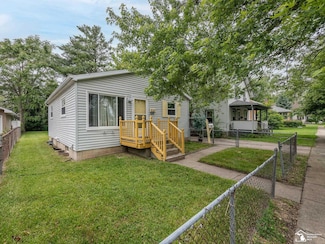 920 Smith St, Monroe, MI 48161
