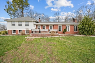 105 Adelaide Ave, North Providence, RI 02911
