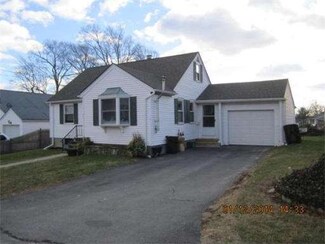 141 Mcarthur Ave, Somerset, MA 02725