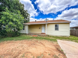 1217 Wesleyan St, Stamford, TX 79553