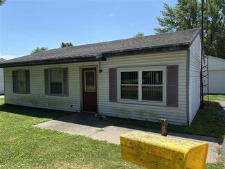 403 E 5th St, West Lebanon, IN 47991