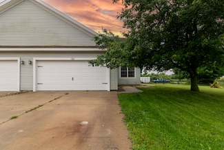 111 Labrador Ln, Downs, IL 61736