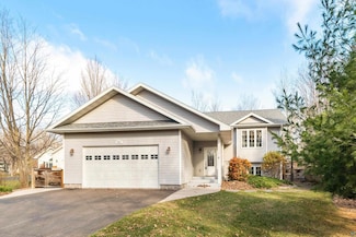 2811 Parkwood Ln, Duluth, MN 55811