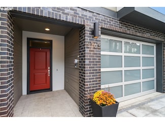 5763 SW Clay Ct, Portland, OR 97221