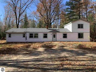 967 E County Line Rd, Hale, MI 48739