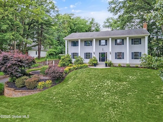 13 Tulip Tree Ln, Schenectady, NY 12309
