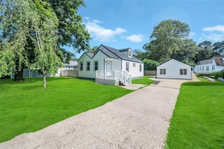 54 Park St, Centereach, NY 11720