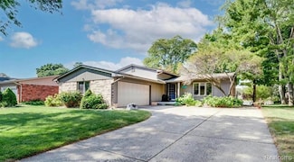 6749 Little Creek Dr, Troy, MI 48085