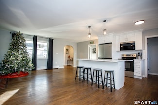 18 Richards Grove Rd, Quaker Hill, CT 06375