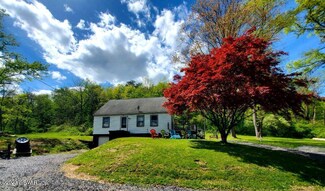 120 Ferree Ln, Mill Hall, PA 17751