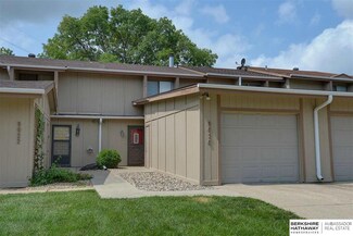 9020 David Cir, Omaha, NE 68138