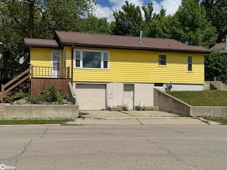 128 7th Ave N, Clear Lake, IA 50428