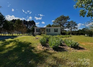 8827 Spring Meadow Dr, Hickory, NC 28601