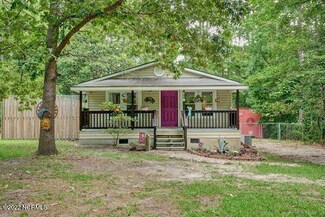 819 Wildwood Cir, Hampstead, NC 28443