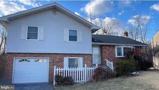 1069 Edgewood Dr, Pottstown, PA 19464