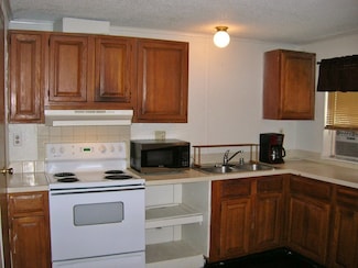 205 E Elm St, Burnet, TX 78611