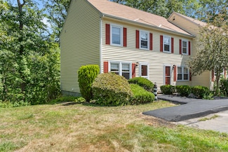 40 Powder Mill Dr Unit 40, Kennebunk, ME 04043