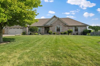 5112 W Pine Bluff Dr, New Palestine, IN 46163