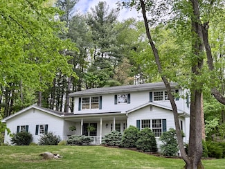 300 Wood Hills Dr, Concord, MI 49237