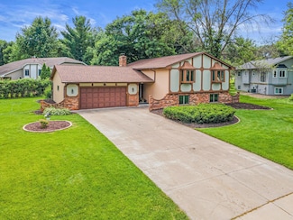 7401 River Shore Ln, Champlin, MN 55316